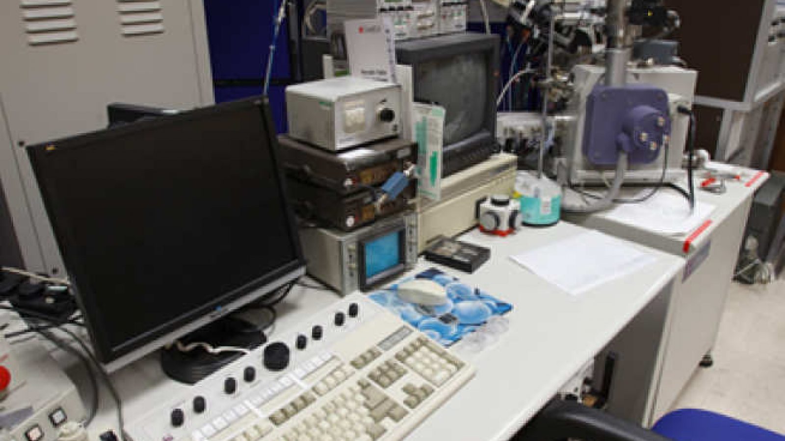 FEI FIB200-SIMS Ion microscope