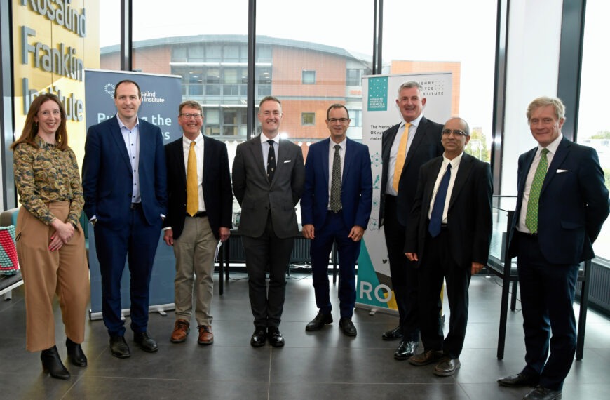 Chris McDonald MP, Minister of State for Science, Innovation and Investment, visits the Rosalind Franklin Institute, Harwell Science Campus, Oxfordshire. Left to right: Laura Holland, Director of Strategic Marketing, the Franklin Prof Sir Ian Chapman,Chief Executive, UKRI Prof Paul Matthews, Institute Director, the Franklin Chris McDonald MP, Science Minister Prof David Knowles, CEO, Royce Mark Driver, Chief Operating Officer, the Franklin Dr Kedar Pandya, Executive Director, EPSRC Dr Roger Ecclestone, Executive Director, STFC